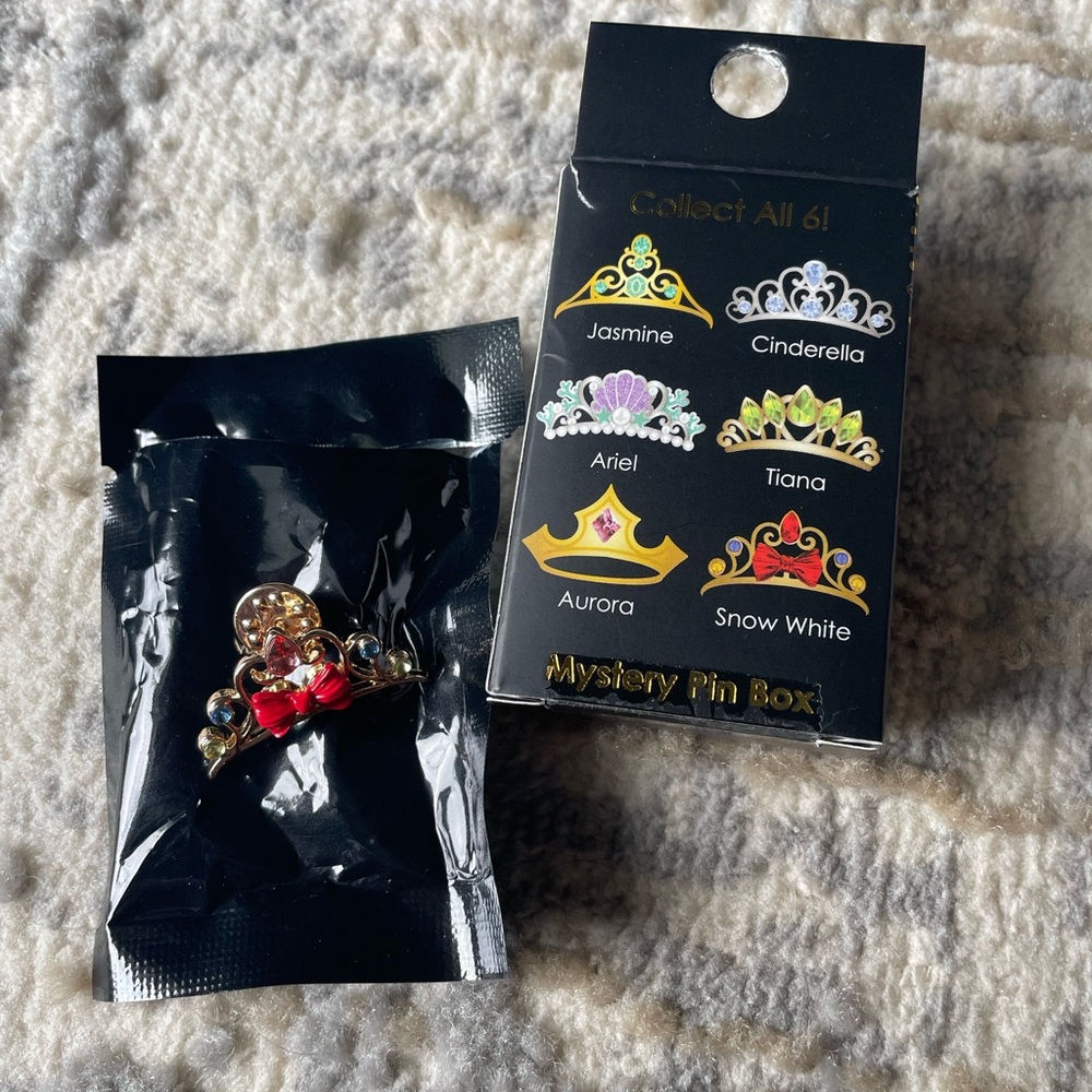 Mystery Princess Pin Box - Picture 4 of 4